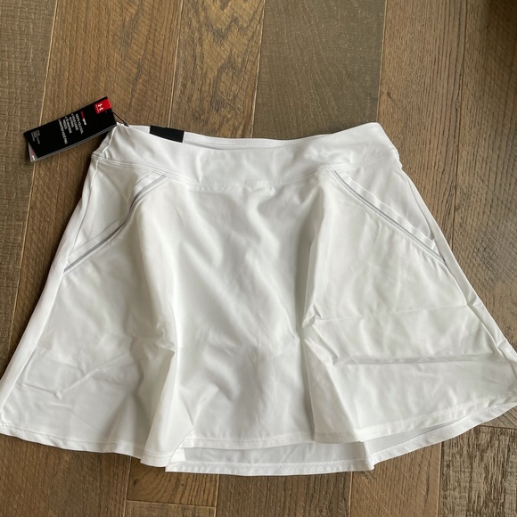 Under Armour Women’s Golf Skort - Picture 2 of 6